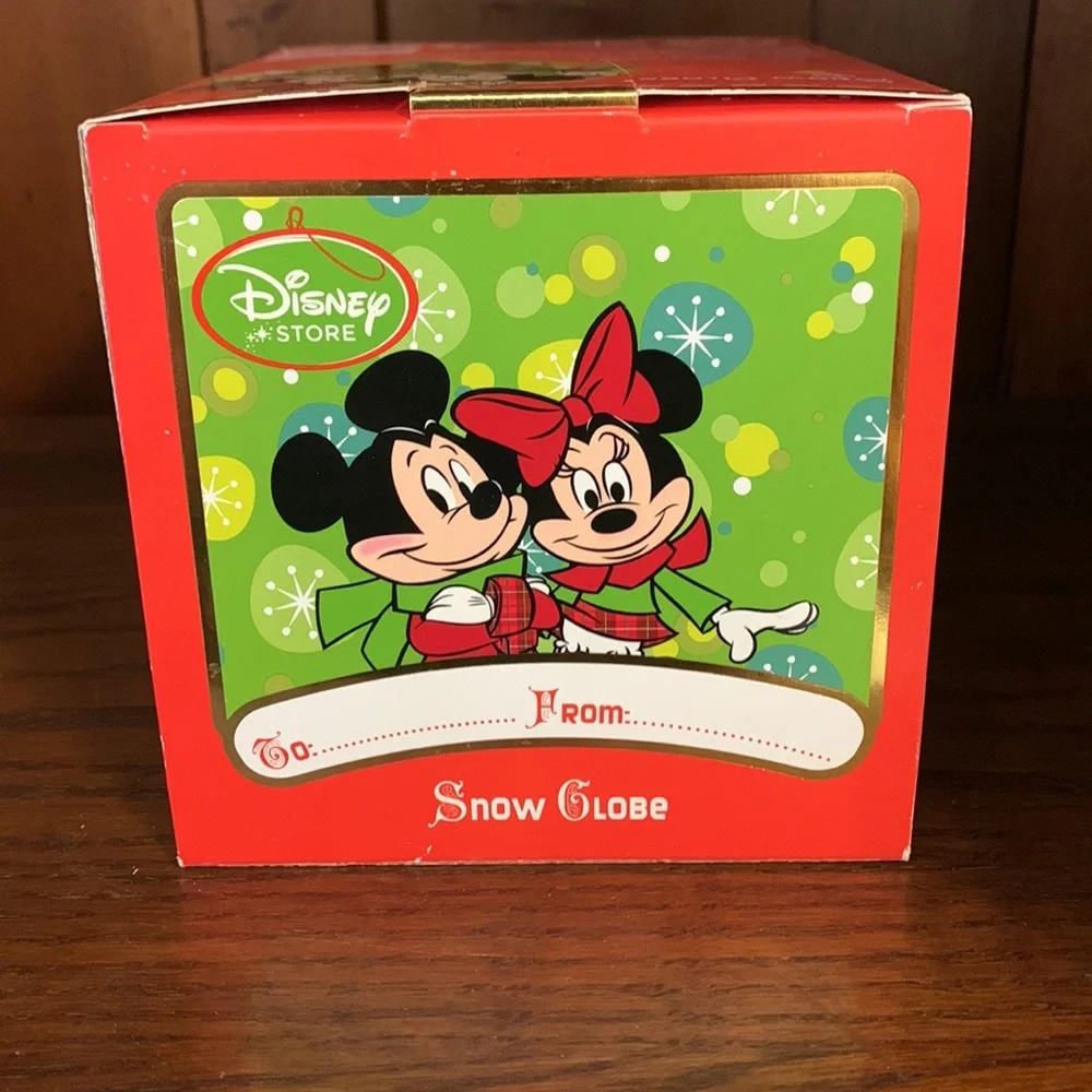 Disney Store Mickey and Minnie snow globe 2012 - Picture 5 of 7